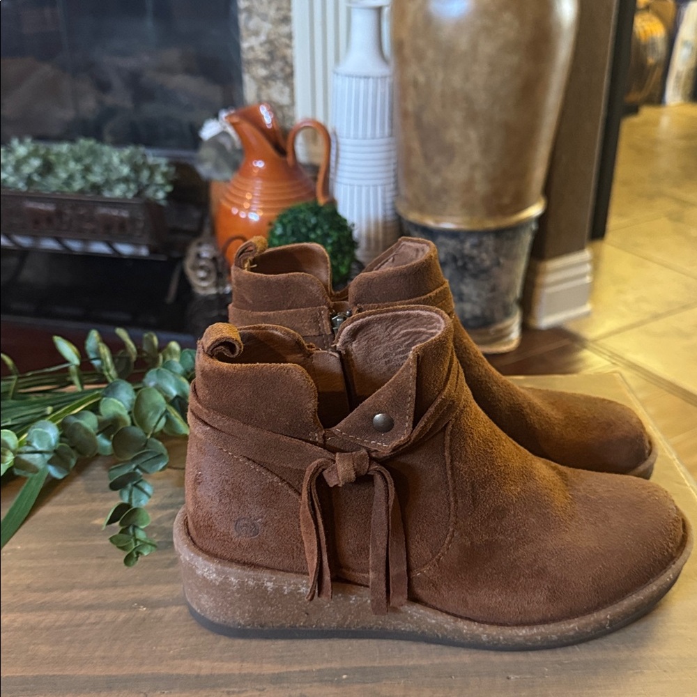 Born Viana Boots Womens Size 8.5 Brown Suede Wedge Ankle Zip Comfortable Shoes